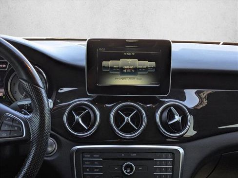 Used 2015 Mercedes-Benz CLA 250 4MATIC image 14