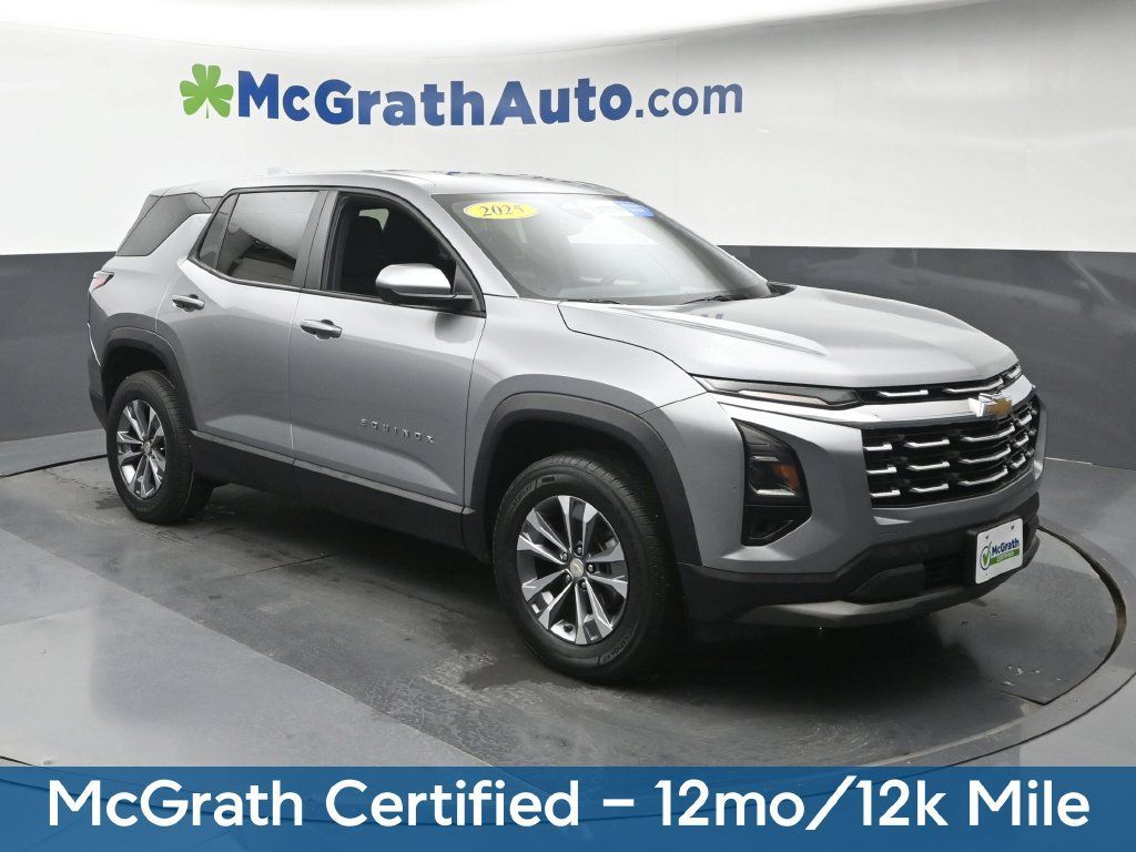 Used 2025 Chevrolet Equinox LT w/ Safety and Technology Package FWD image 2