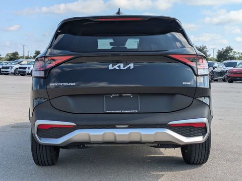 Certified 2025 Kia Sportage LX FWD image 6