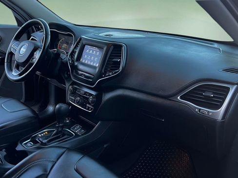 Used 2019 Jeep Cherokee Latitude Plus w/ Cold Weather Group image 31