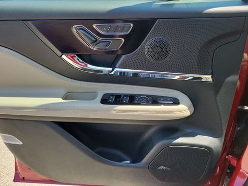 Certified 2025 Lincoln Corsair FWD image 14