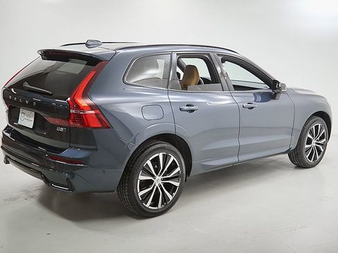 Certified 2025 Volvo XC60 B5 Ultra image 7