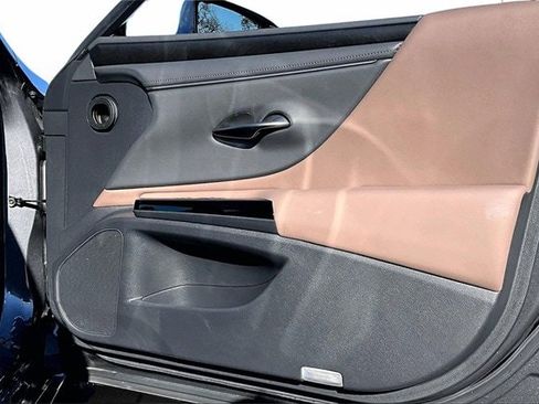 Used 2024 Lexus ES 300h w/ Premium Package image 31