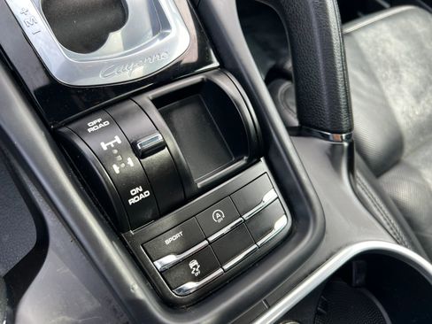 Used 2016 Porsche Cayenne AWD/4WD image 34