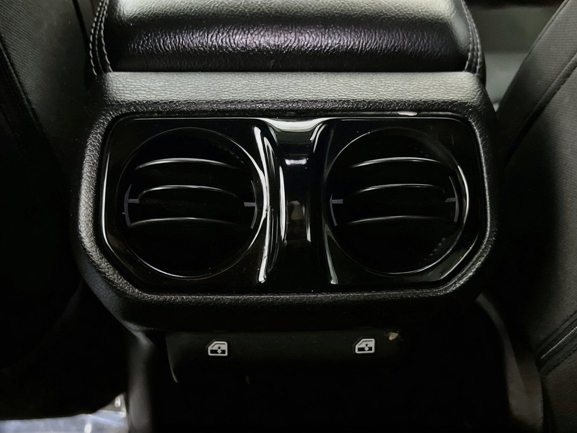 Used 2018 Jeep Wrangler Unlimited Sahara w/ LED Lighting Group AWD/4WD image 16