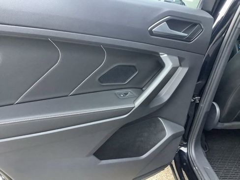 Used 2022 Volkswagen Tiguan SE R-Line image 19