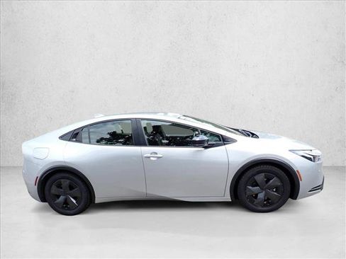 Used 2025 Toyota Prius Plug-In Hybrid FWD image 5