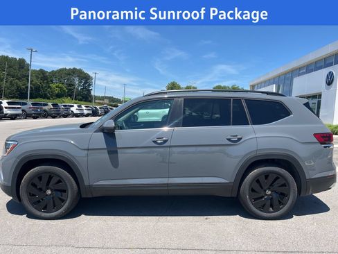 New 2026 Volkswagen Atlas SE FWD image 3