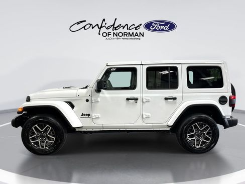 Used 2026 Jeep Wrangler Unlimited Sahara AWD/4WD image 5