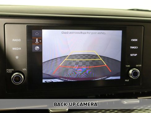 Used 2024 Kia Carnival LX image 5