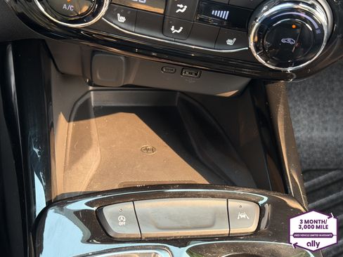Used 2025 Chevrolet Trax ACTIV w/ Sunroof Package FWD image 23