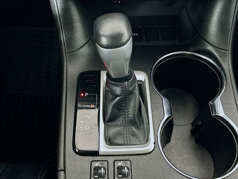 Used 2015 Toyota Highlander XLE FWD image 24