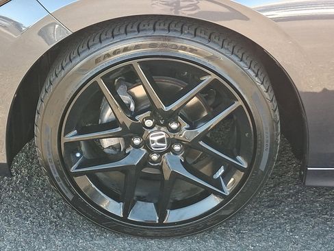 Used 2023 Honda Civic Sport image 27