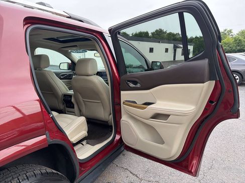 Used 2018 GMC Acadia Denali w/ Technology Package AWD/4WD image 38