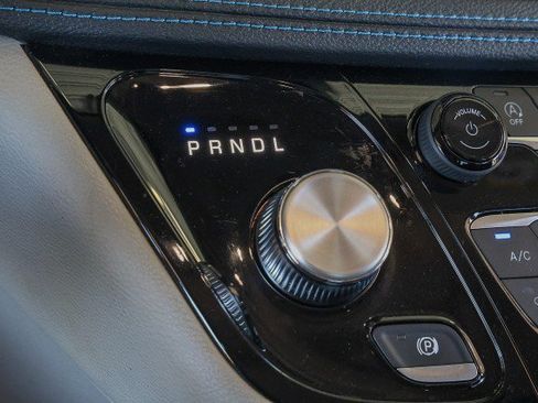 Used 2021 Chrysler Pacifica Touring-L FWD image 17