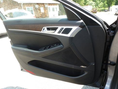 Used 2015 Hyundai Genesis 5.0 RWD image 31