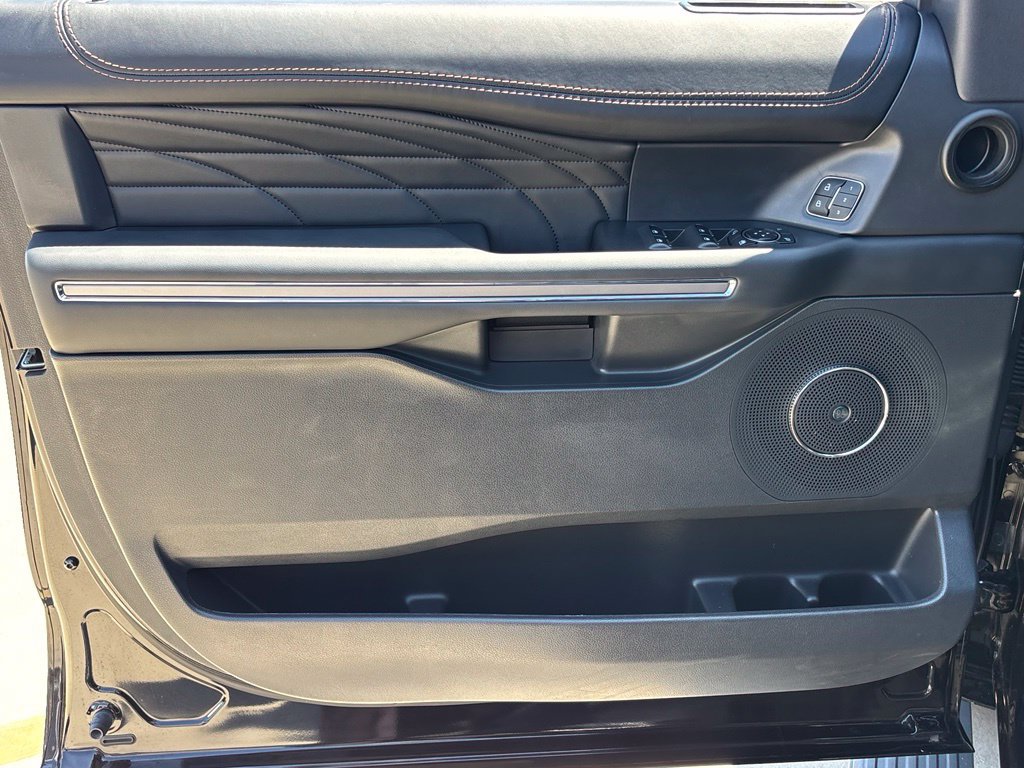 Used 2024 Ford Expedition Platinum RWD image 15