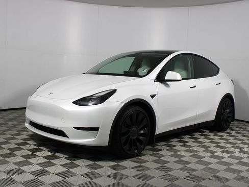 Used 2022 Tesla Model Y Performance image 3