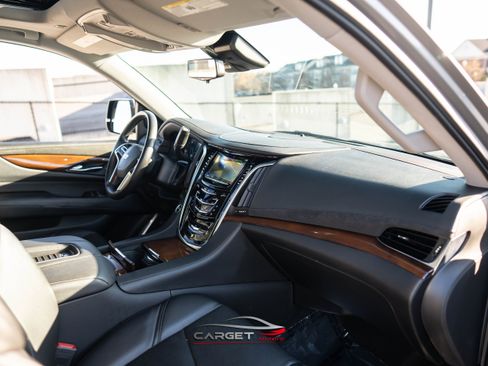 Used 2020 Cadillac Escalade Premium Luxury image 15