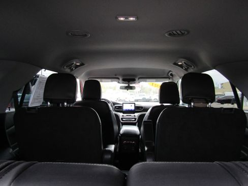 Used 2021 Ford Explorer XLT w/ Equipment Group 202A image 30