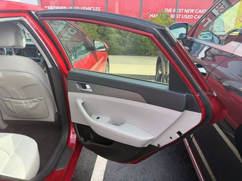 Used 2017 Hyundai Sonata SE image 13