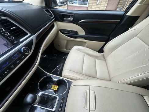 Used 2015 Toyota Highlander Limited image 18