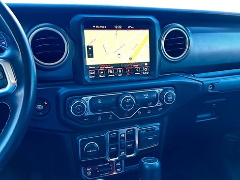 Used 2022 Jeep Gladiator Rubicon w/ LED Lighting Group image 31