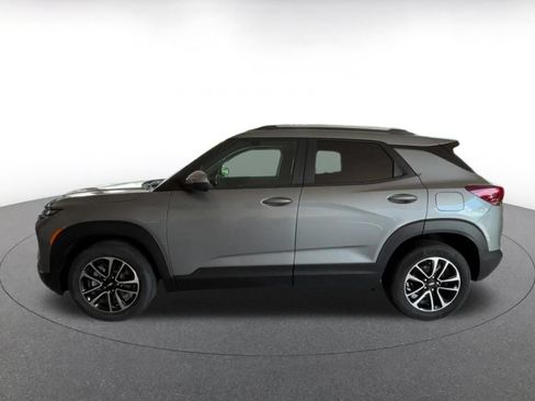 Used 2025 Chevrolet TrailBlazer LT FWD image 9