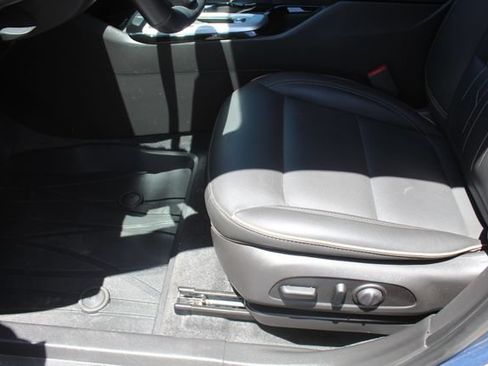 Used 2025 Buick Envista Avenir FWD image 35