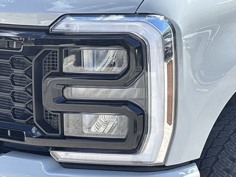 Used 2026 Ford F250 Lariat w/ Black Appearance Package image 6