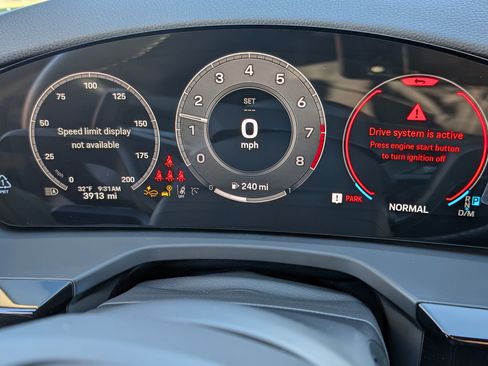 Used 2025 Porsche Panamera image 24