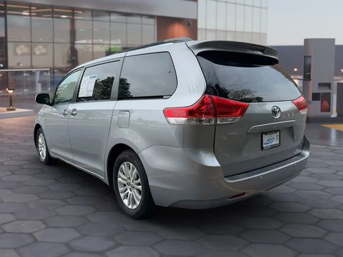 Used 2013 Toyota Sienna XLE image 6