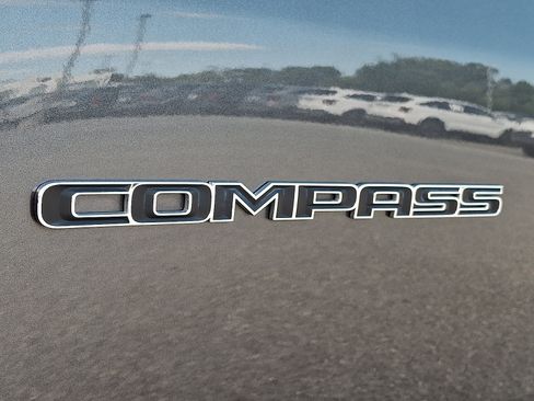 Used 2022 Jeep Compass Latitude AWD/4WD image 30