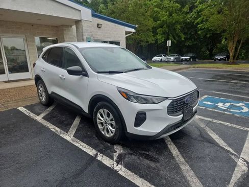 Used 2024 Ford Escape Active w/ Cold Weather Package FWD image 4