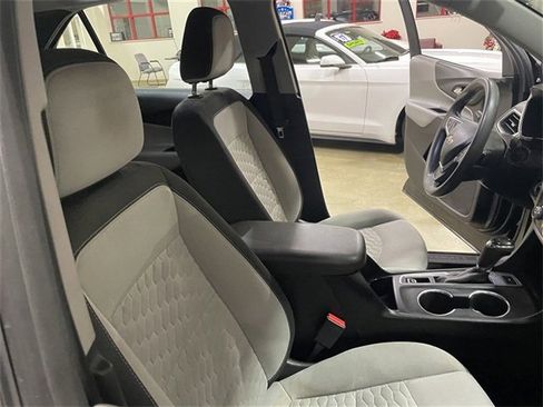 Used 2020 Chevrolet Equinox LS image 17