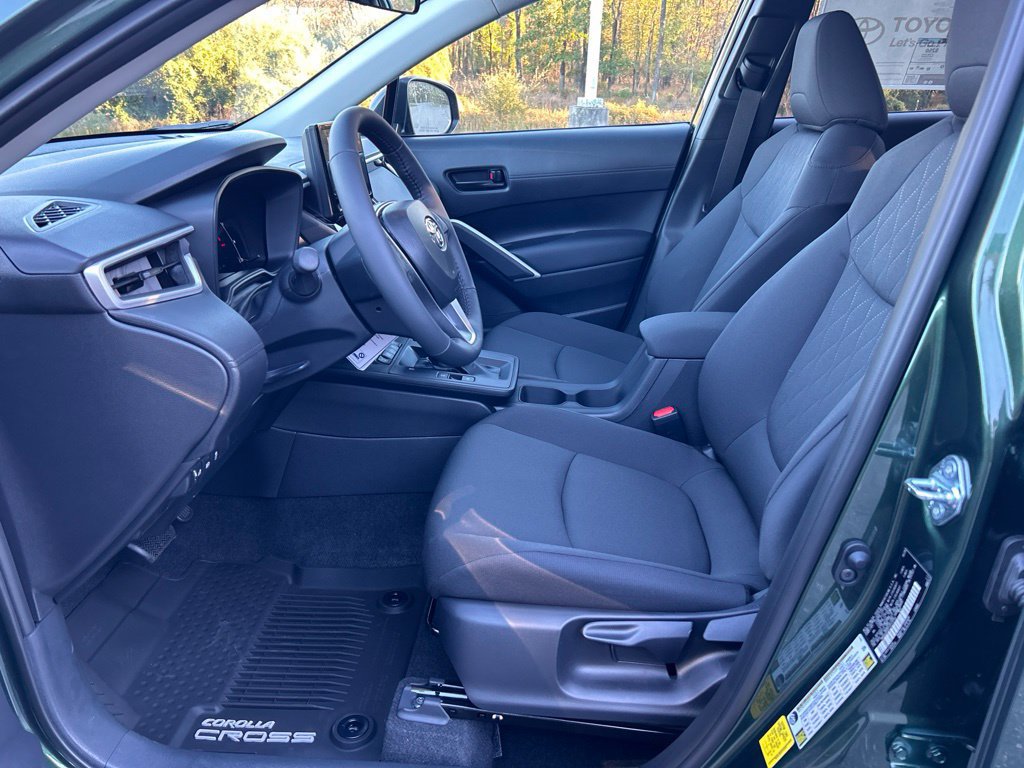 New 2026 Toyota Corolla Cross LE w/ Moonroof Package AWD/4WD image 9