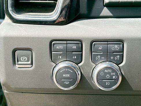 Used 2025 GMC Sierra 2500 Denali w/ Denali Reserve Package AWD/4WD image 19