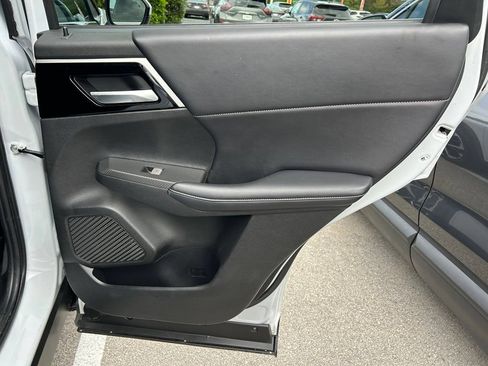 Used 2024 Mitsubishi Outlander SE AWD/4WD image 43