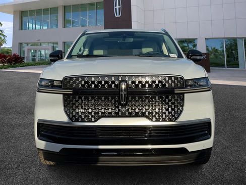 New 2026 Lincoln Navigator Reserve AWD/4WD image 2