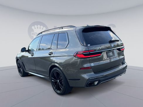 Used 2023 BMW X7 xDrive40i w/ M Sport Package AWD/4WD image 4