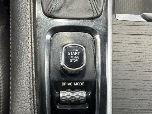 Used 2020 Volvo XC90 T6 Momentum AWD/4WD image 25