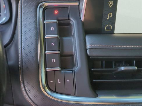 Used 2023 GMC Yukon AT4 AWD/4WD image 17
