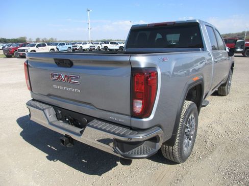 New 2026 GMC Sierra 2500 SLE image 4