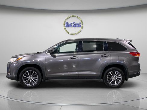 Used 2019 Toyota Highlander XLE AWD/4WD image 3
