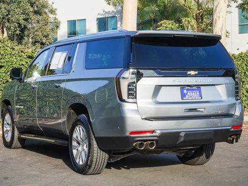 Used 2025 Chevrolet Suburban Premier AWD/4WD image 4