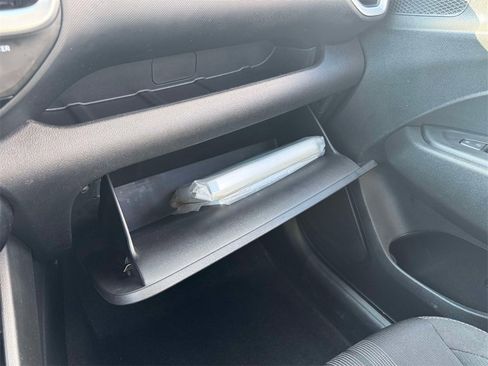 Used 2022 Hyundai Venue SEL w/ Cargo Package image 29