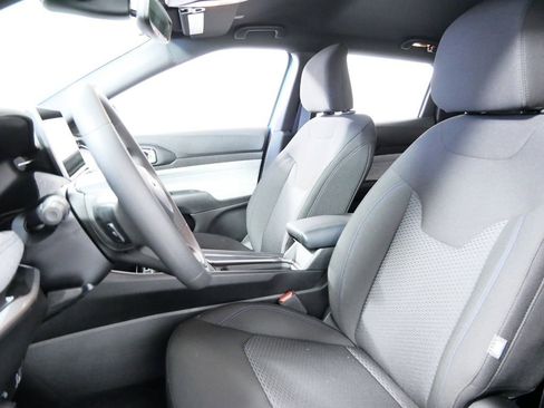 Used 2024 Jeep Compass Sport image 29