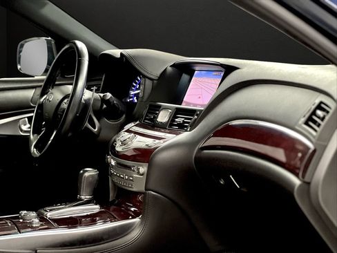 Used 2018 INFINITI Q70 Luxe w/ Sport Package AWD/4WD image 21