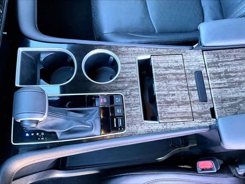 Used 2025 Toyota Sienna Platinum image 15