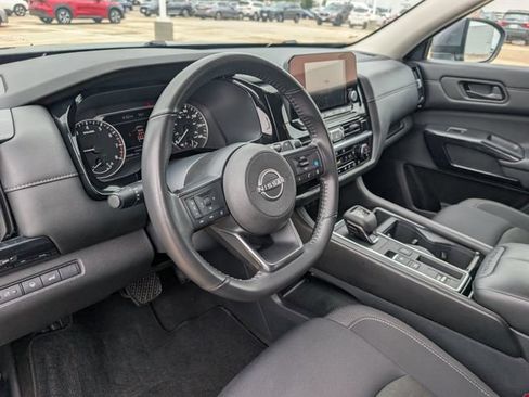 Used 2025 Nissan Pathfinder SV FWD image 9